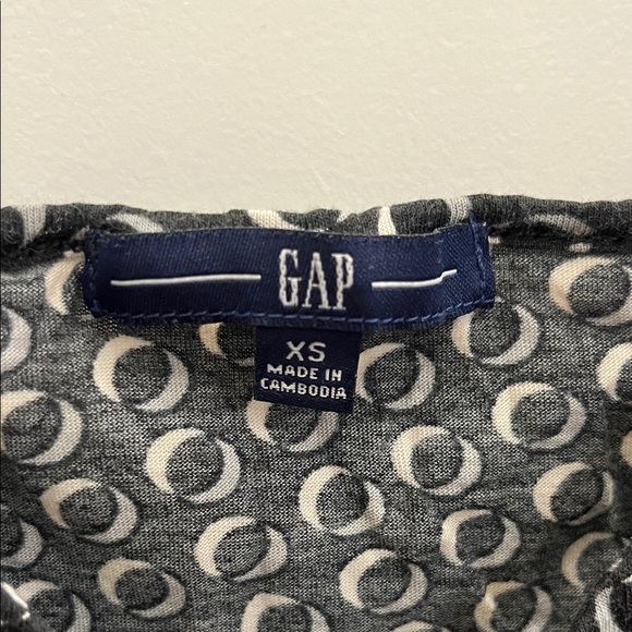 GAP Black and White Patterned Women's Top - Picture 2 of 3